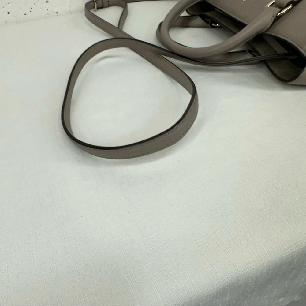 Kate Spade Taupe Larchmont Avenue Pebbled Leather Satchel Crossbody Bag Purse - Picture 12 of 16